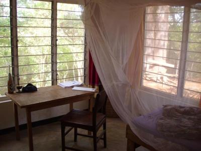 Mein Zimmer: Schreibtisch & Ecke vom Bett